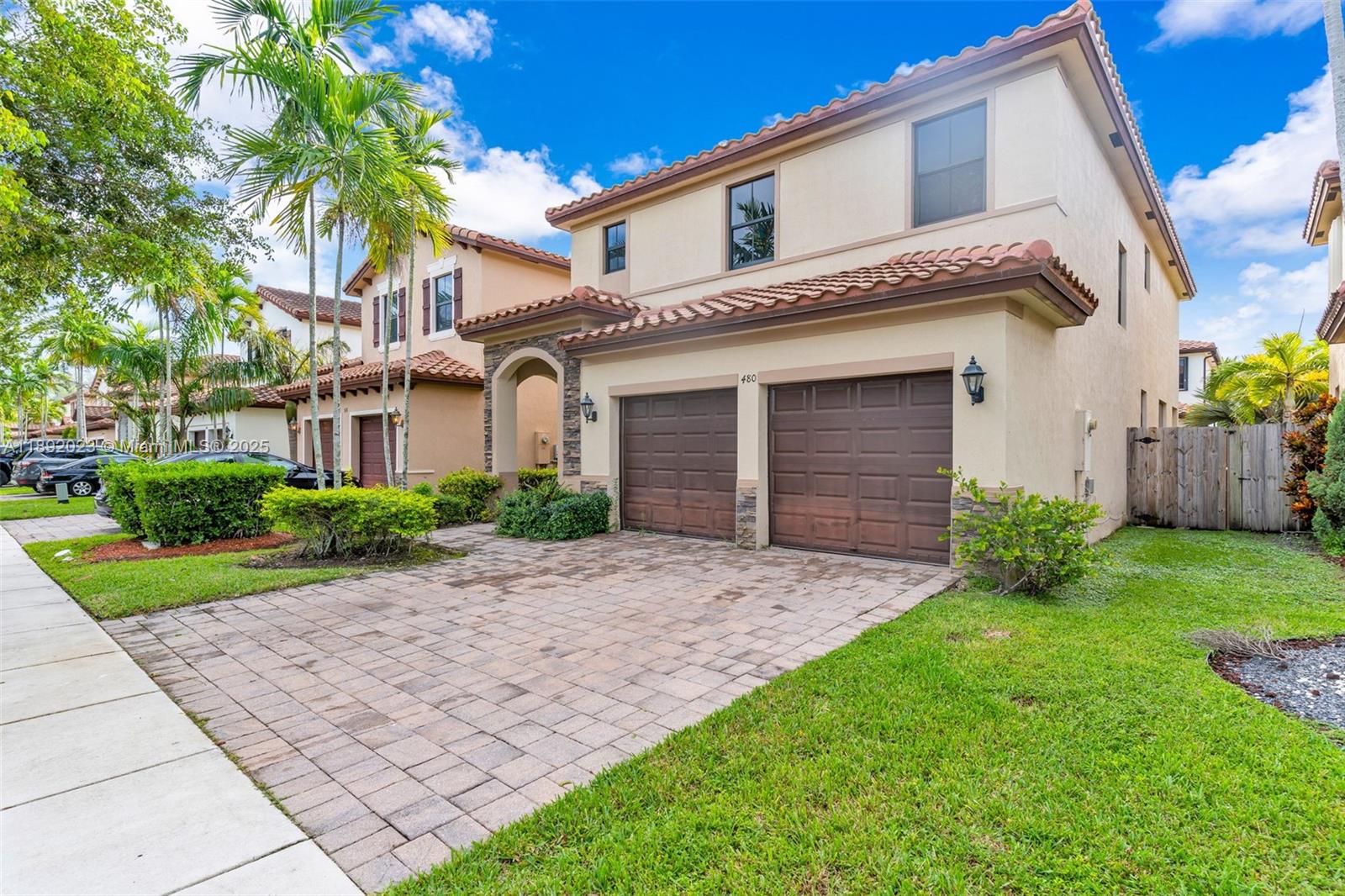 Ver detalles 480 5 / 3 2568 sq. ft. $ 2025-10-07 0 foto