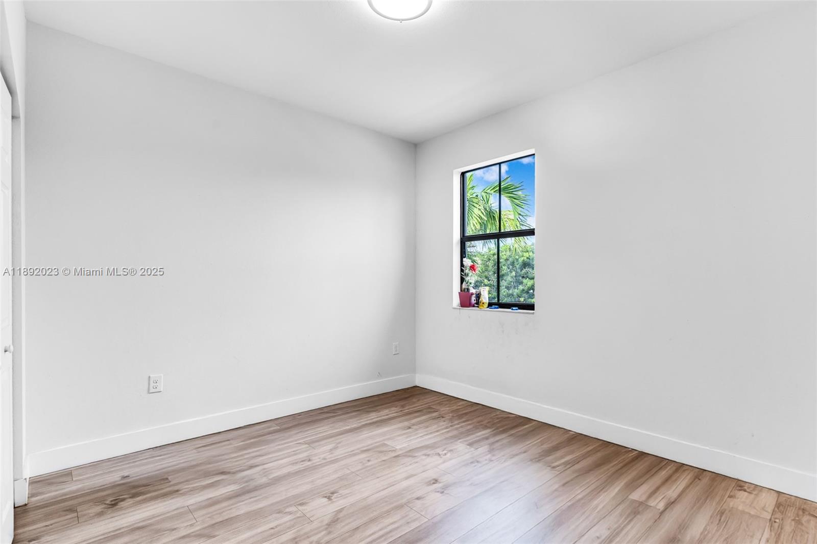 Ver detalles 480 5 / 3 2568 sq. ft. $ 2025-10-07 0 foto