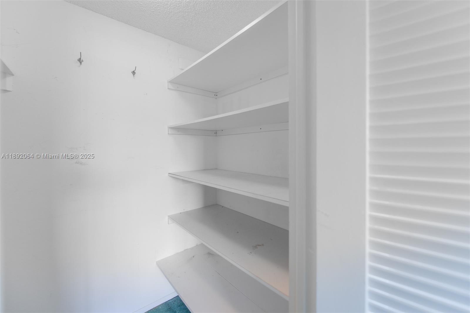 See details 21E 3 / 3 1780 sq. ft. $ 2025-10-07 0 Photo
