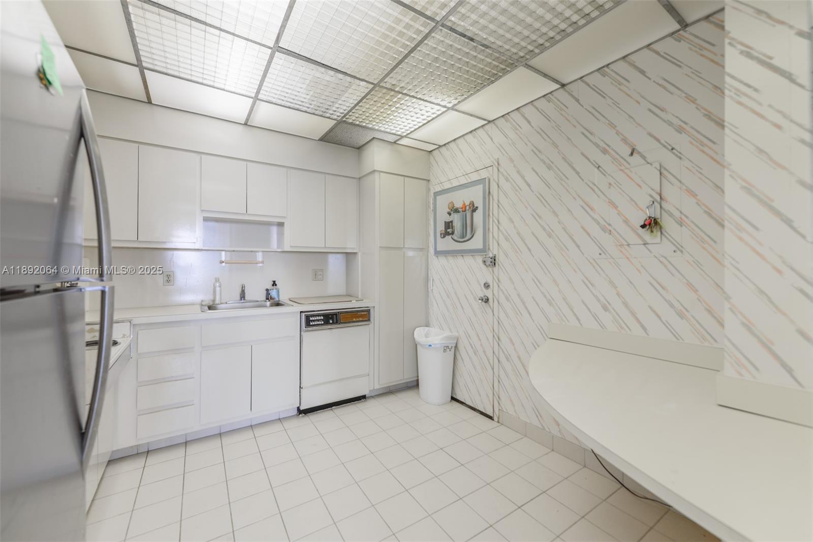 See details 21E 3 / 3 1780 sq. ft. $ 2025-10-07 0 Photo