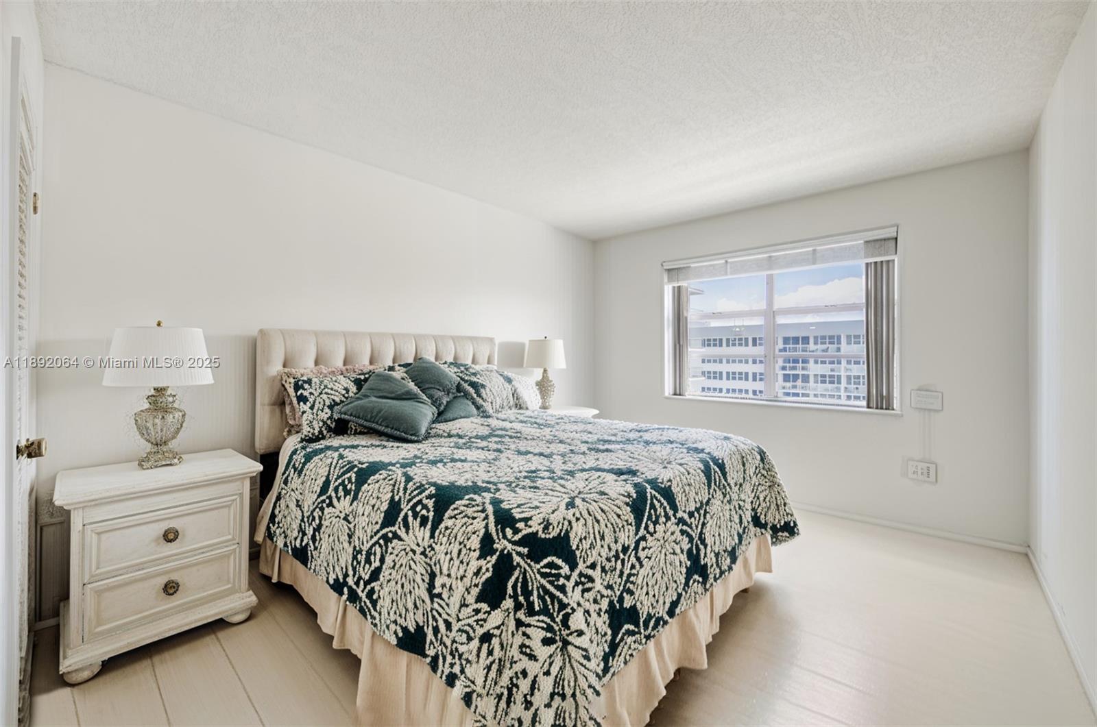 See details 21E 3 / 3 1780 sq. ft. $ 2025-10-07 0 Photo