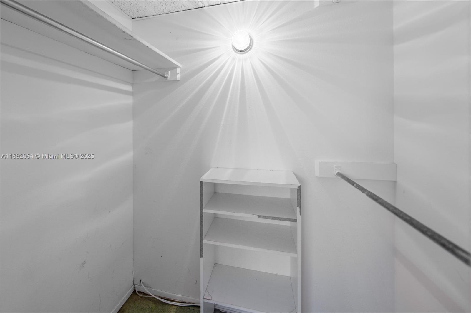 See details 21E 3 / 3 1780 sq. ft. $ 2025-10-07 0 Photo