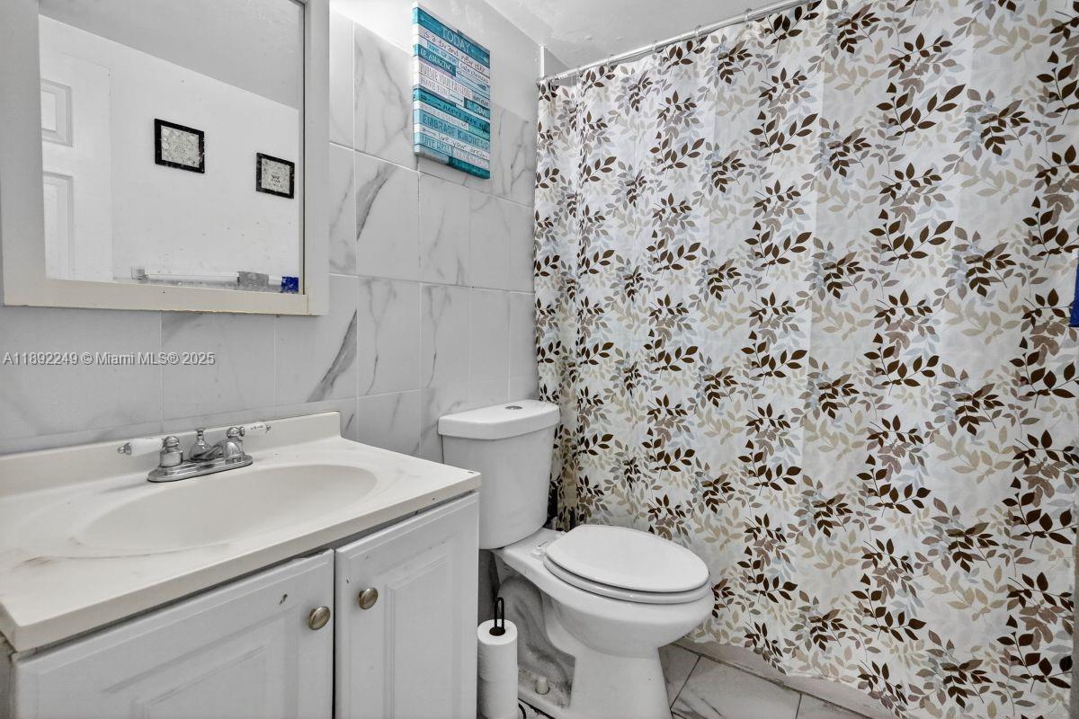  /  2053 sq. ft. $ 2025-10-07 0 foto