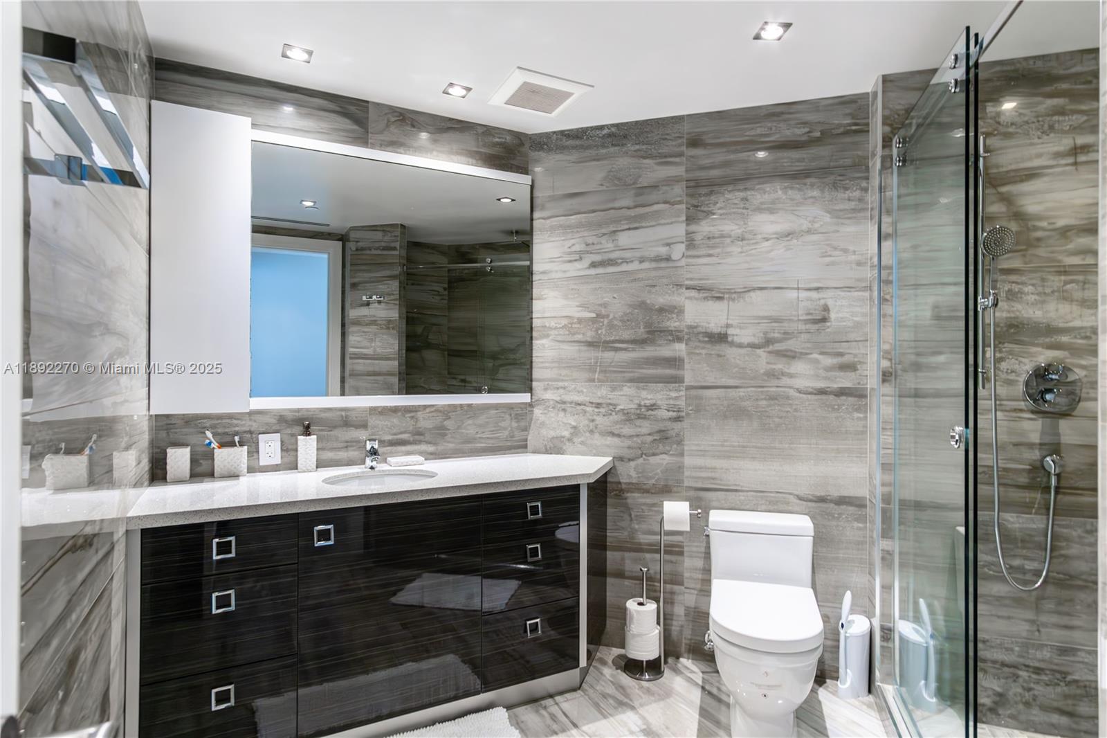 Photo of 16425 Collins Ave  #OS16A, Sunny Isles Beach, Florida, 33160 - Bathroom No. 2