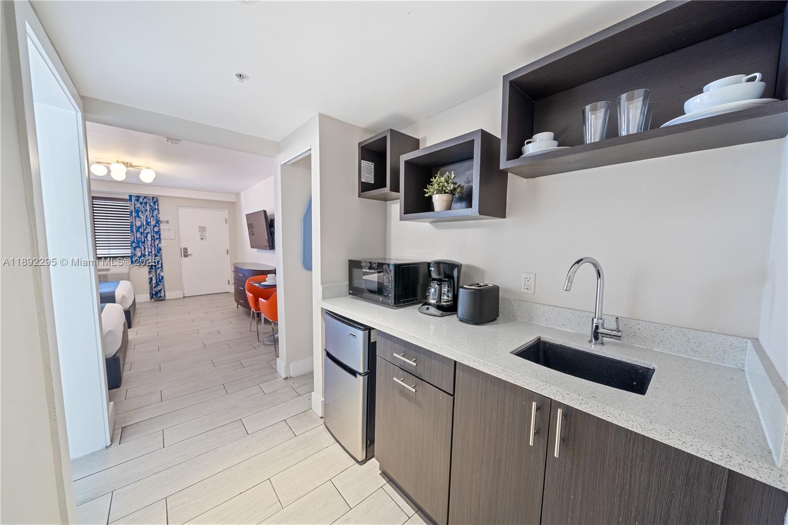 See details / sq. ft. $ 2025-10-07 0 Photo