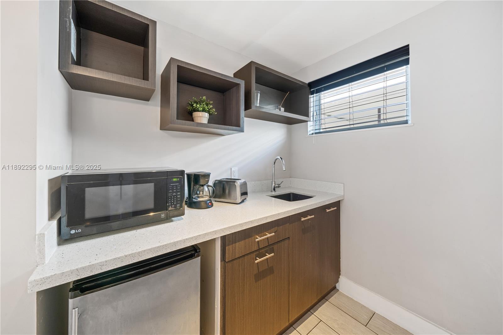 See details / sq. ft. $ 2025-10-07 0 Photo