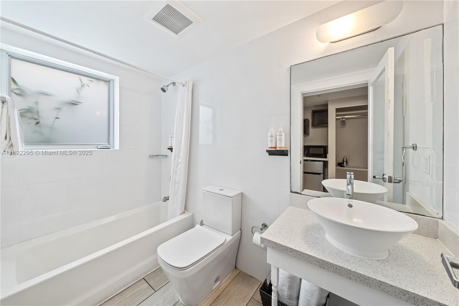 See details / sq. ft. $ 2025-10-07 0 Photo