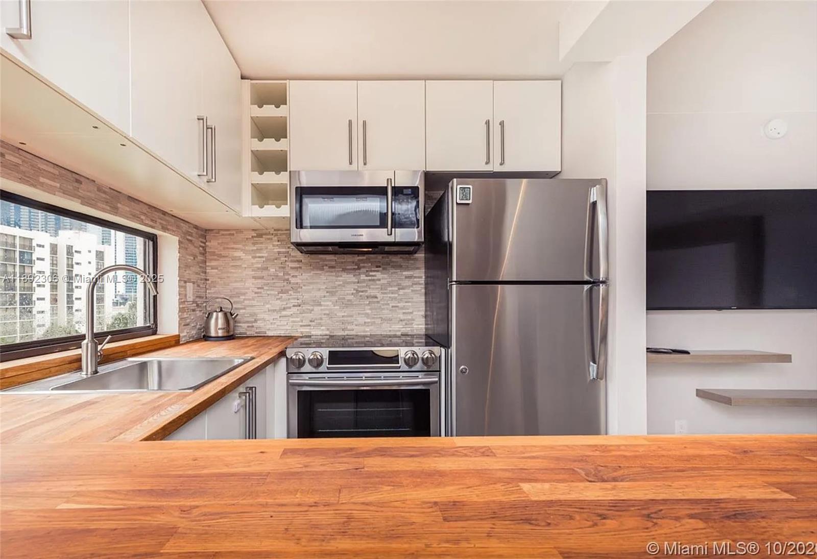 Photo of 16919 Bay Rd  #605, Sunny Isles Beach, Florida, 33160 - 