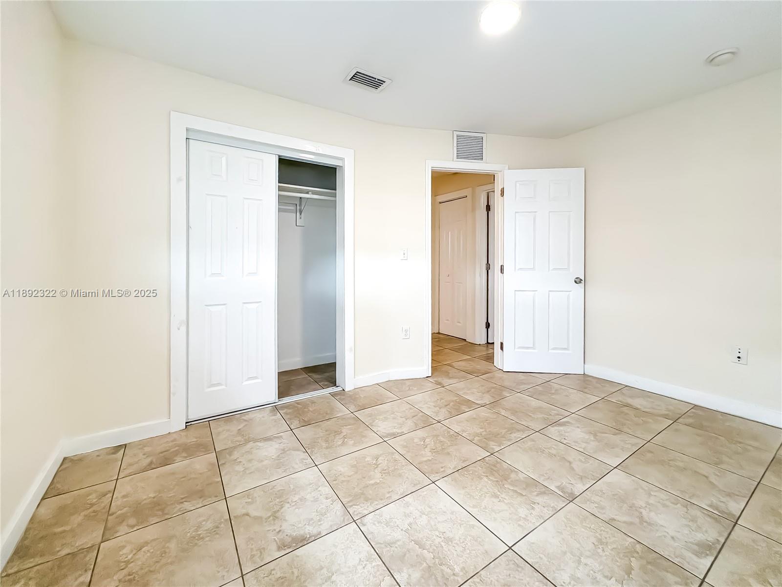 Ver detalles / 3824 sq. ft. $ 2025-10-08 0 foto