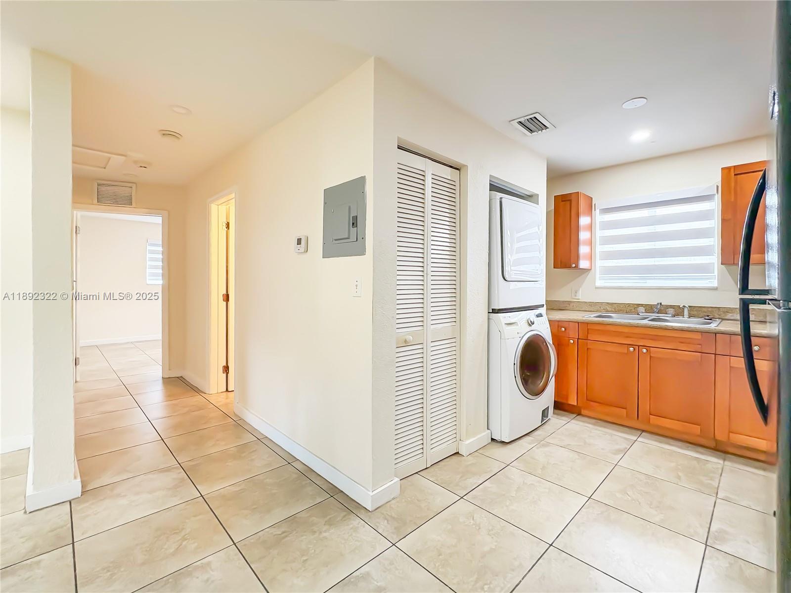 Ver detalles / 3824 sq. ft. $ 2025-10-08 0 foto