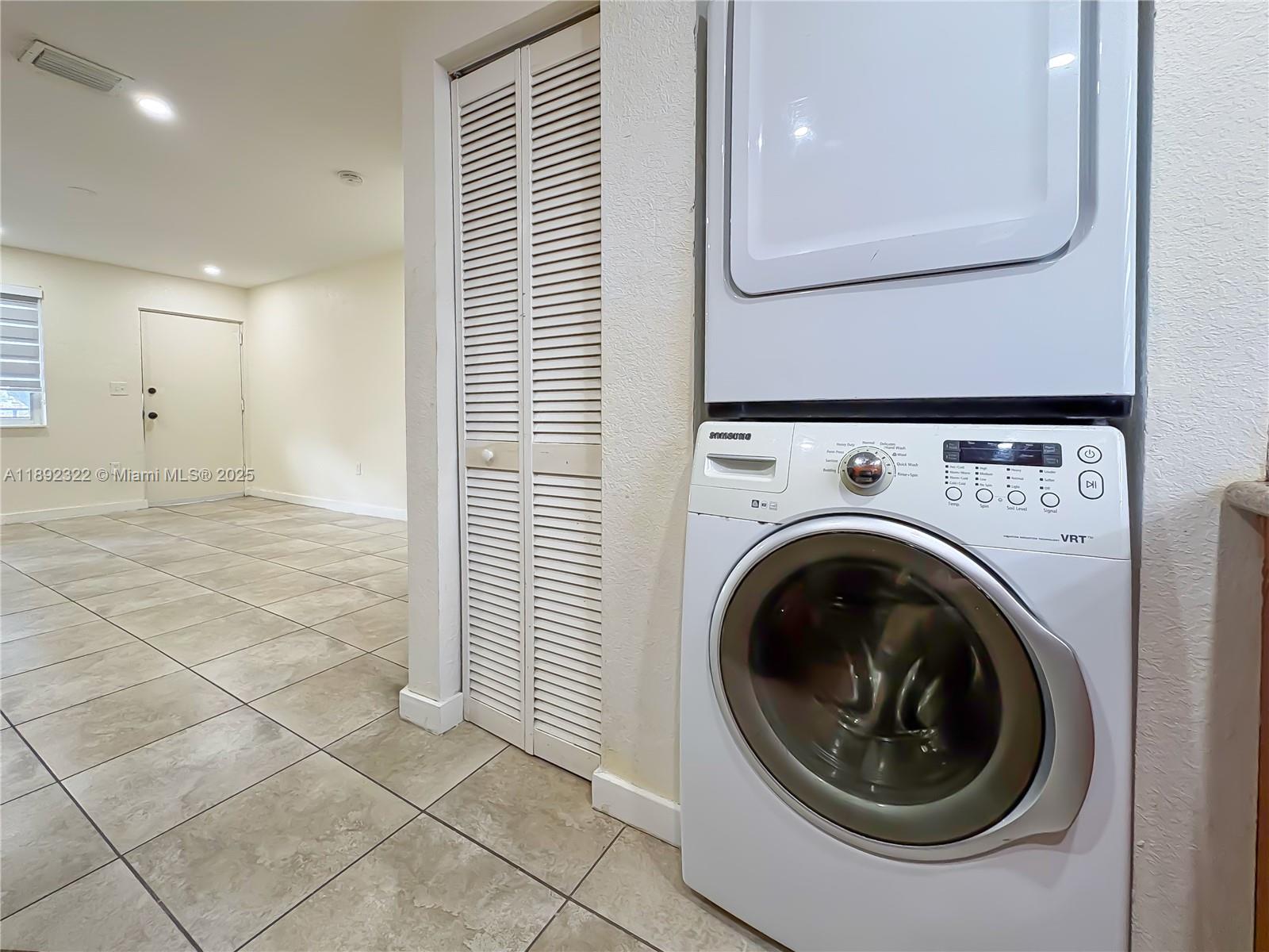 Ver detalles / 3824 sq. ft. $ 2025-10-08 0 foto