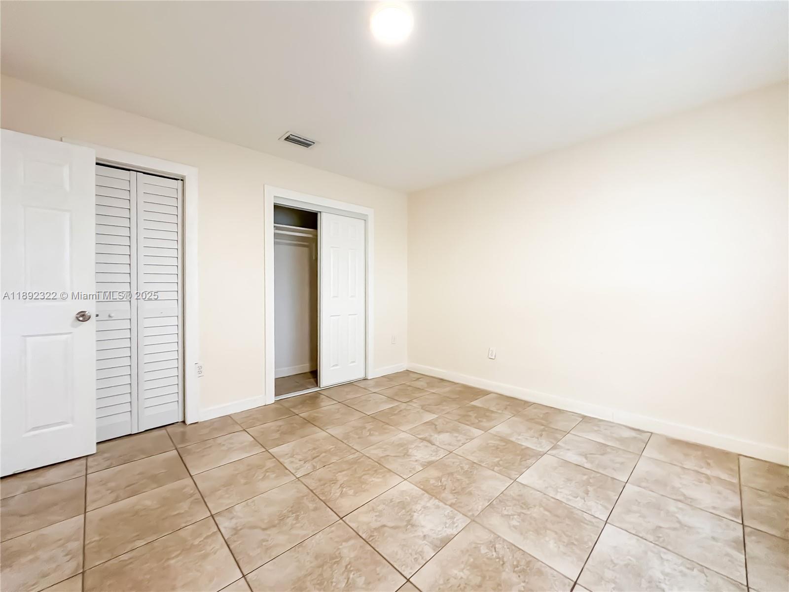 Ver detalles / 3824 sq. ft. $ 2025-10-08 0 foto