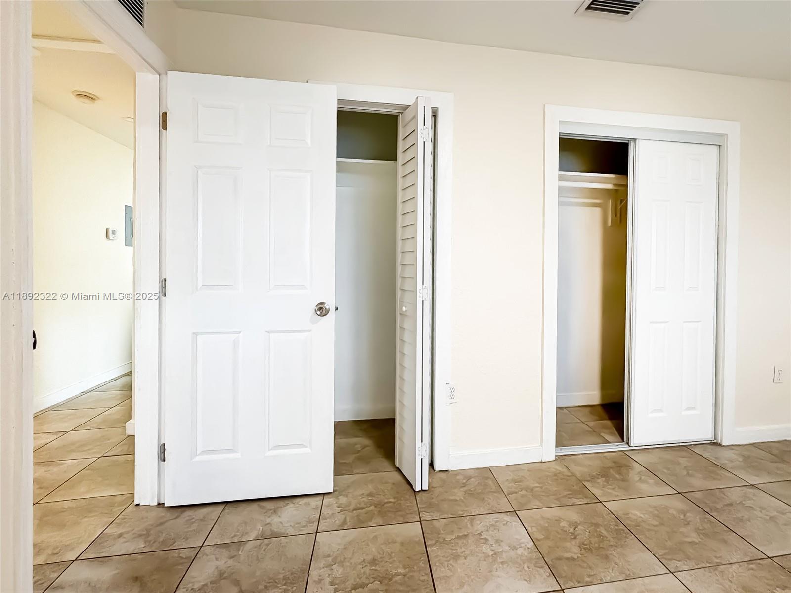 Ver detalles / 3824 sq. ft. $ 2025-10-08 0 foto