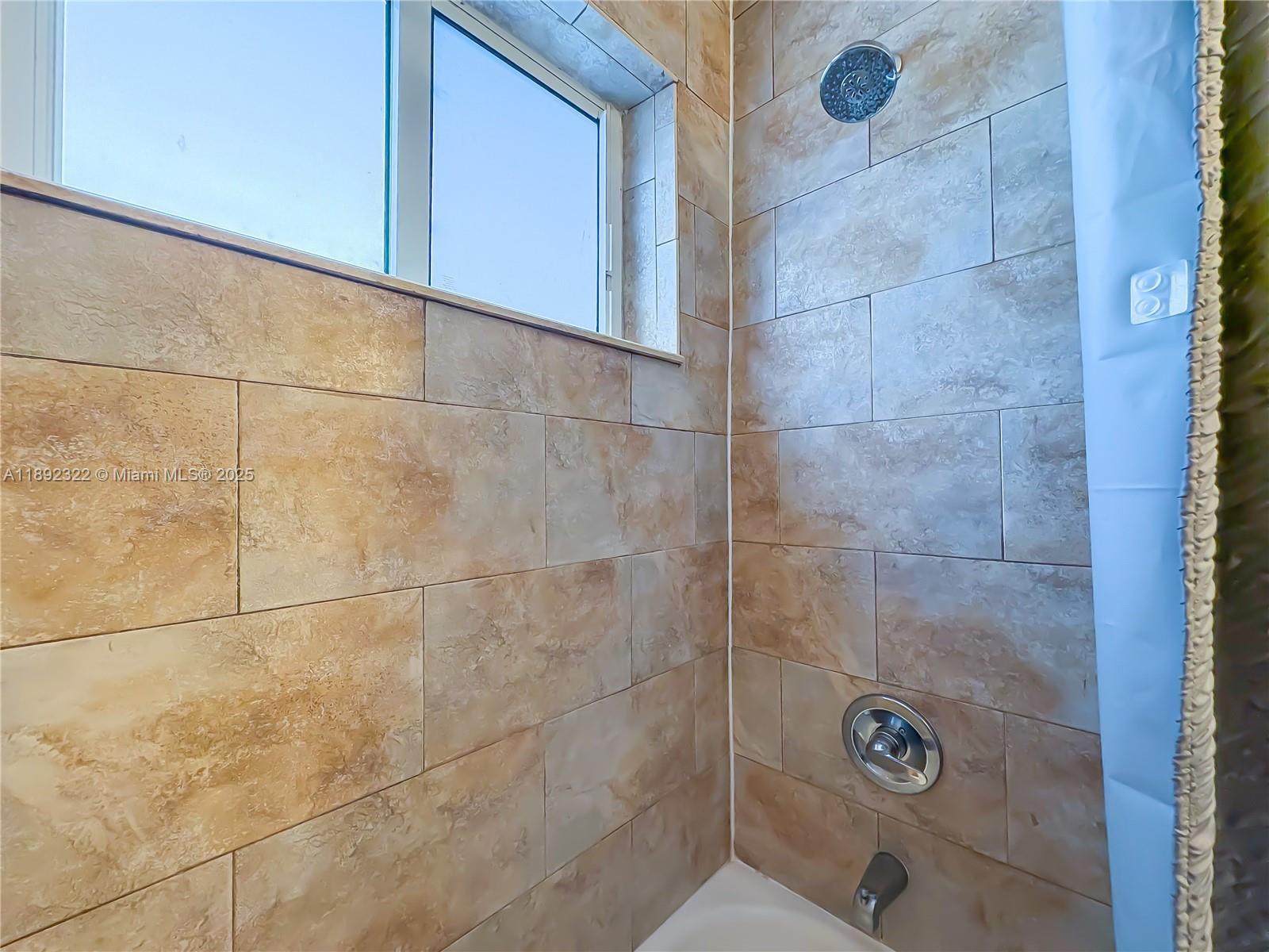 Ver detalles / 3824 sq. ft. $ 2025-10-08 0 foto
