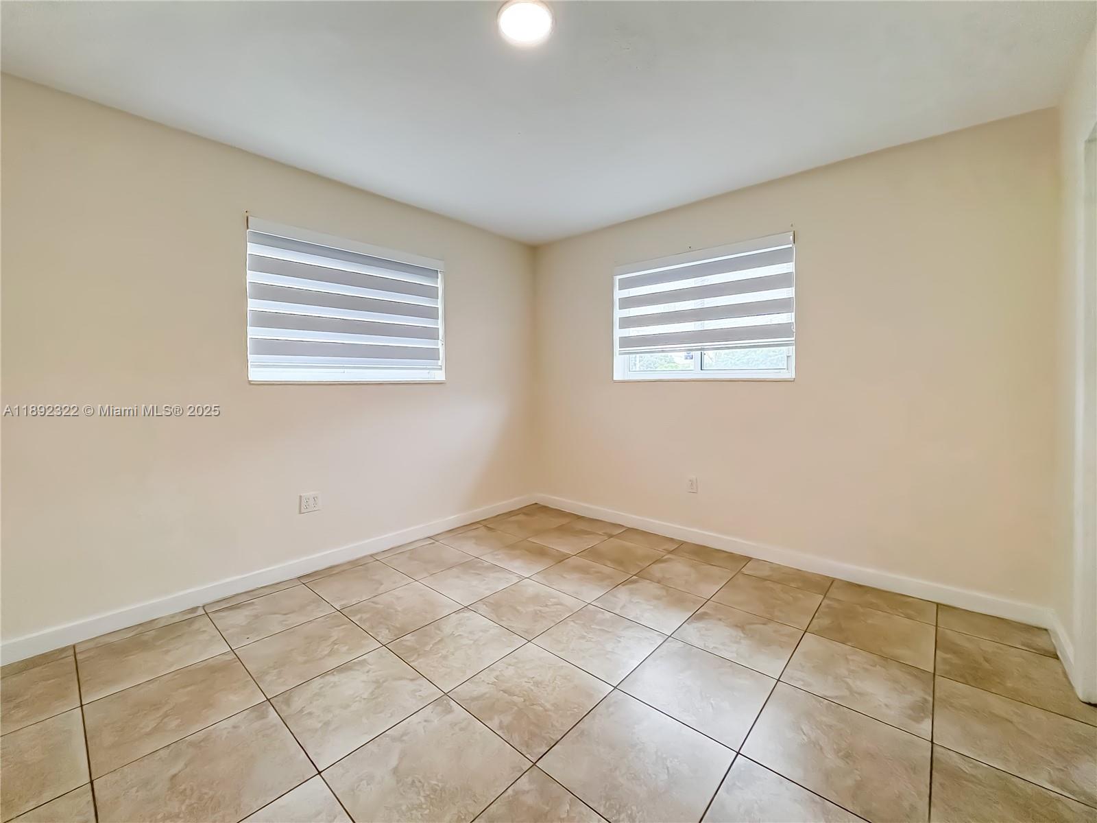 Ver detalles / 3824 sq. ft. $ 2025-10-08 0 foto