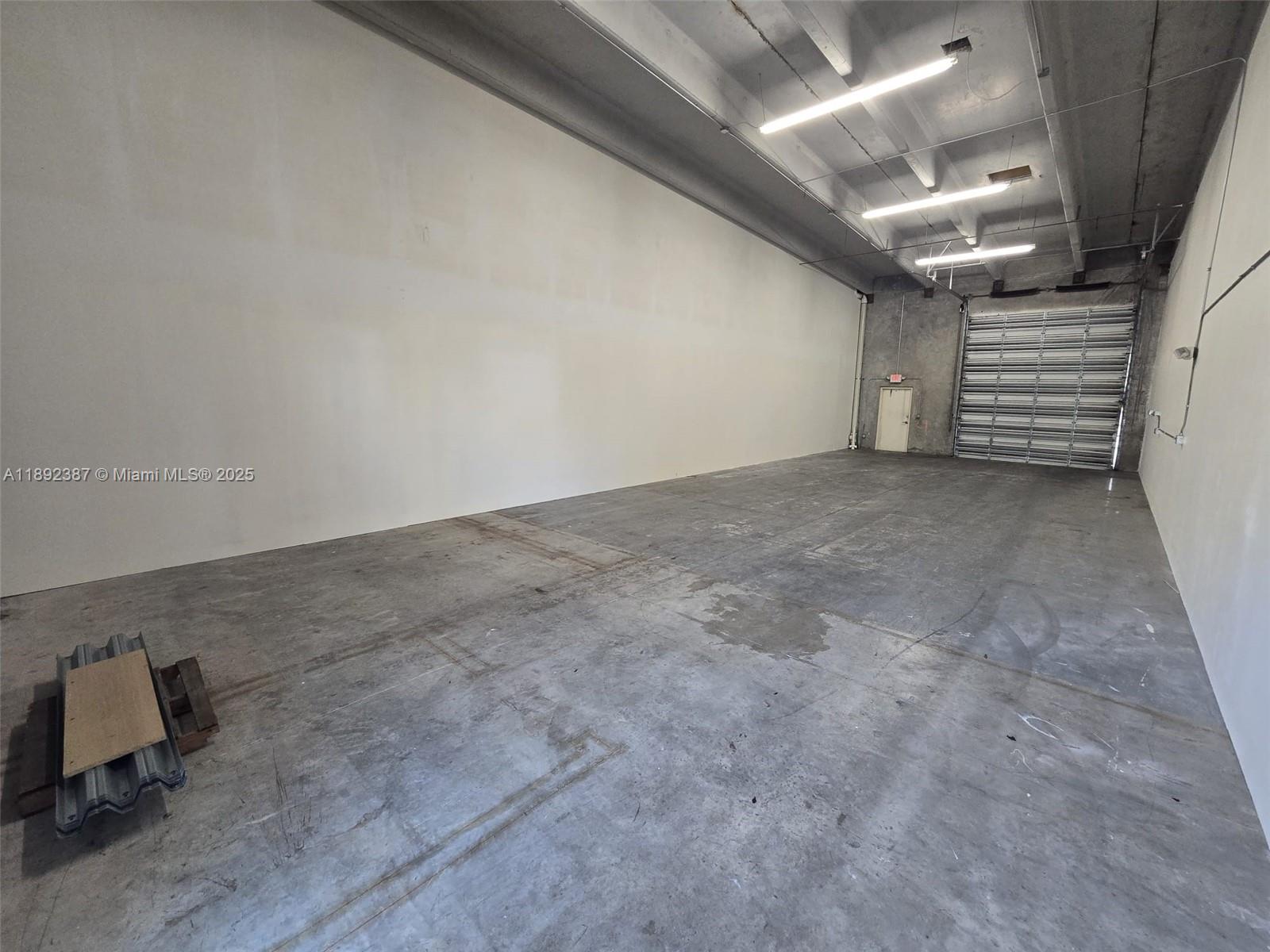 See details / sq. ft. $ 2025-10-08 0 Photo