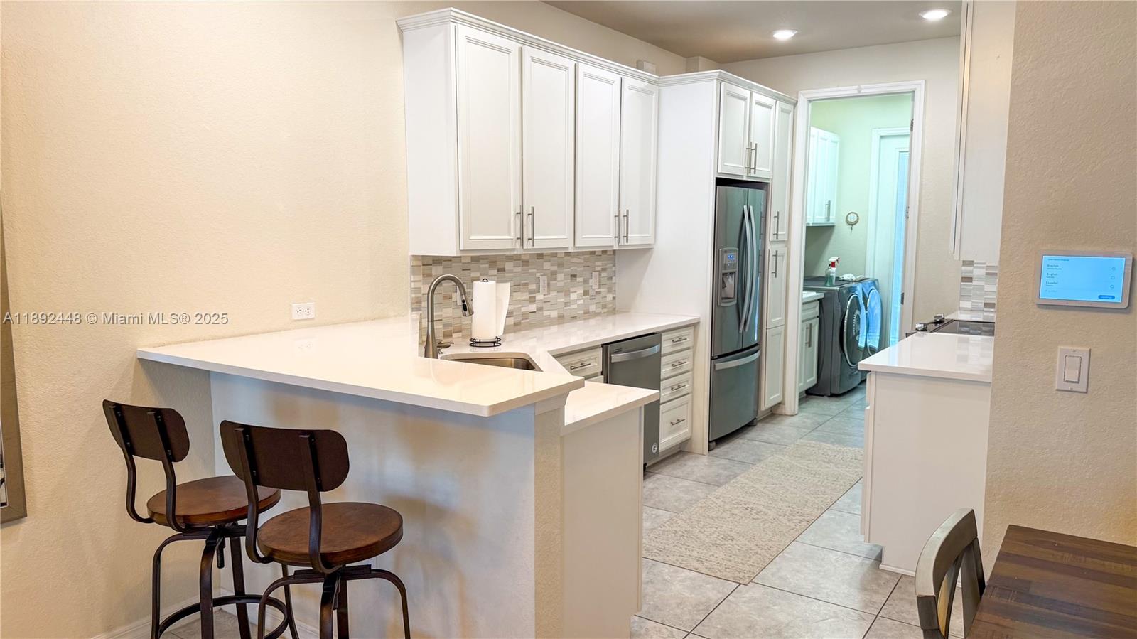 Ver detalles 5110 3 / 3 1421 sq. ft. $ 2025-10-08 0 foto