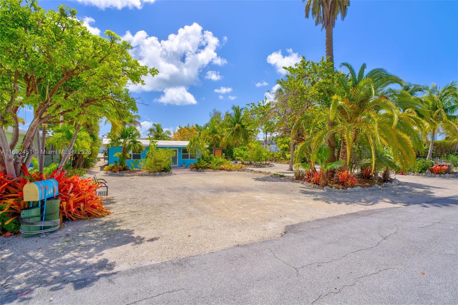 See details / sq. ft. $ 2025-10-08 0 Photo