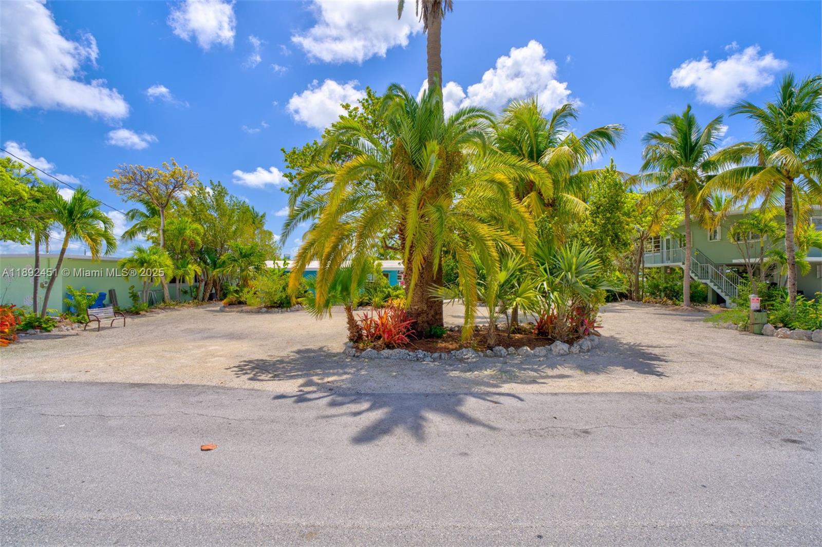 See details / sq. ft. $ 2025-10-08 0 Photo