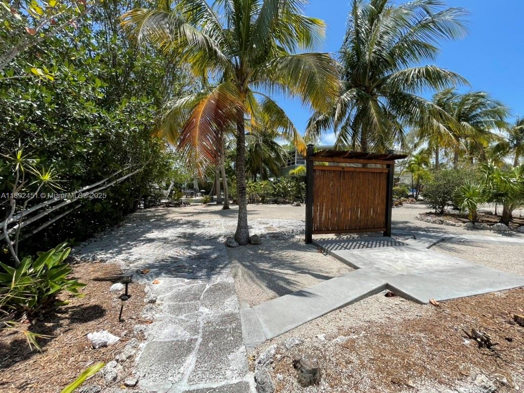 See details / sq. ft. $ 2025-10-08 0 Photo