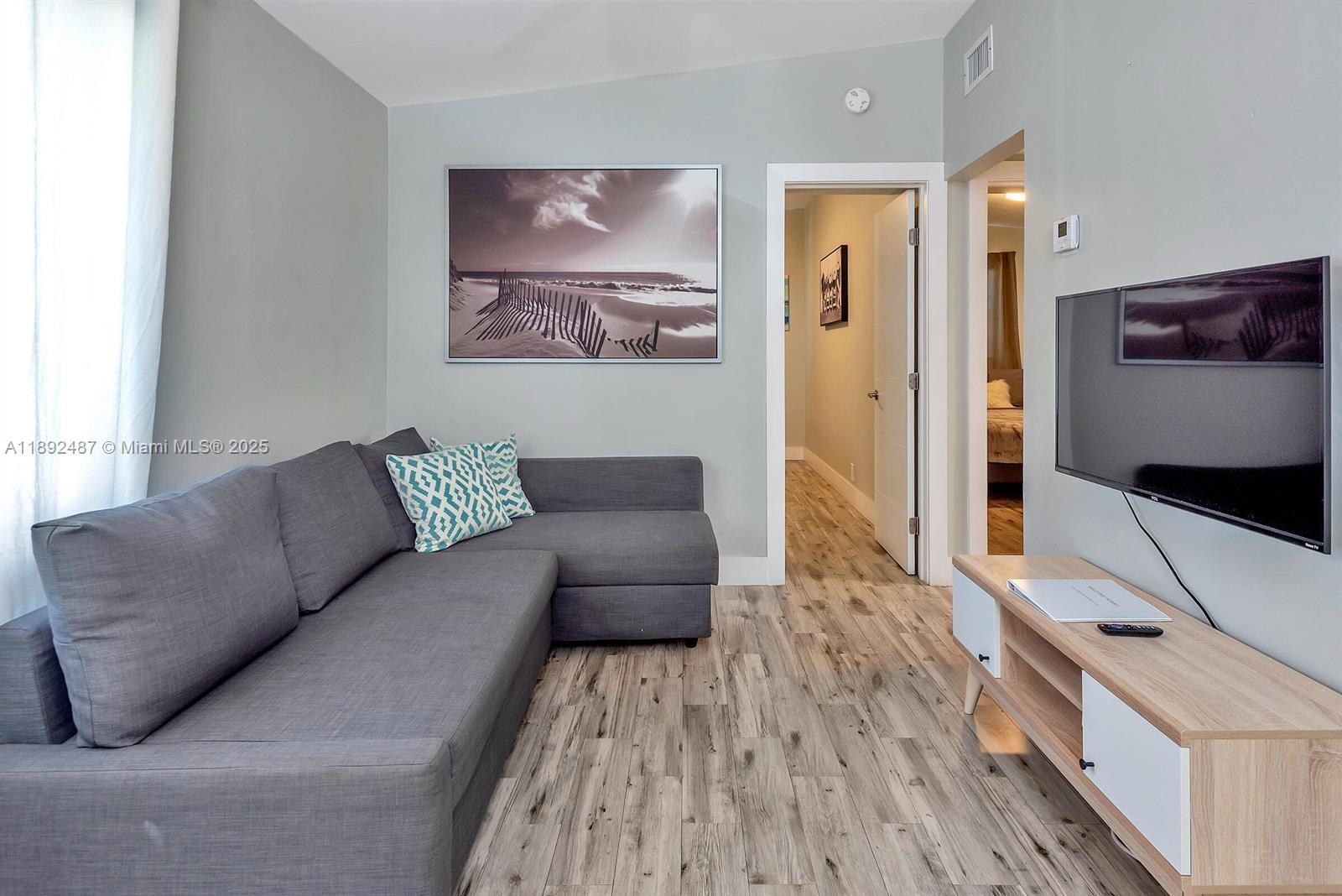 Ver detalles / 1281 sq. ft. $ 2025-10-08 0 foto