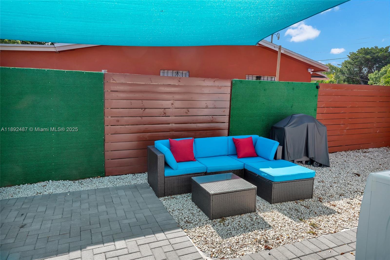 See details / 1281 sq. ft. $ 2025-10-08 0 Photo