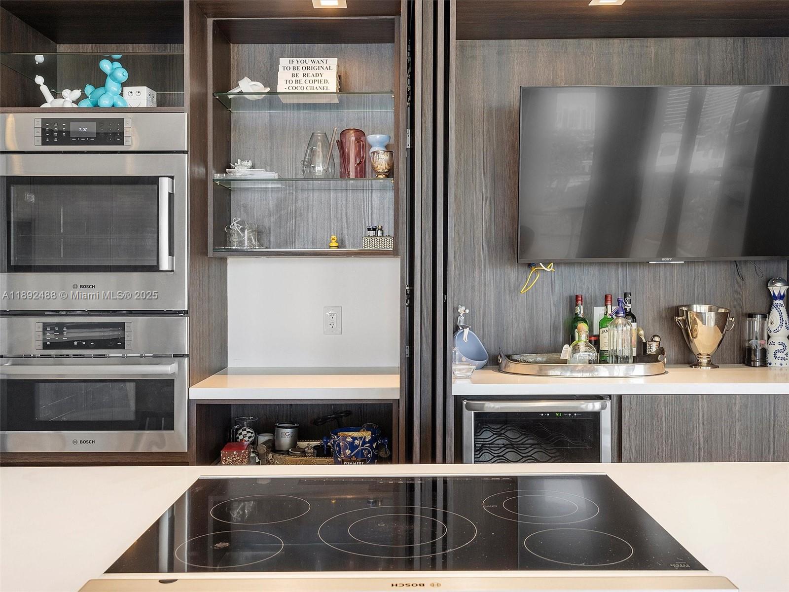 Ver detalles 606 2 / 2 2120 sq. ft. $ 2025-10-08 0 foto