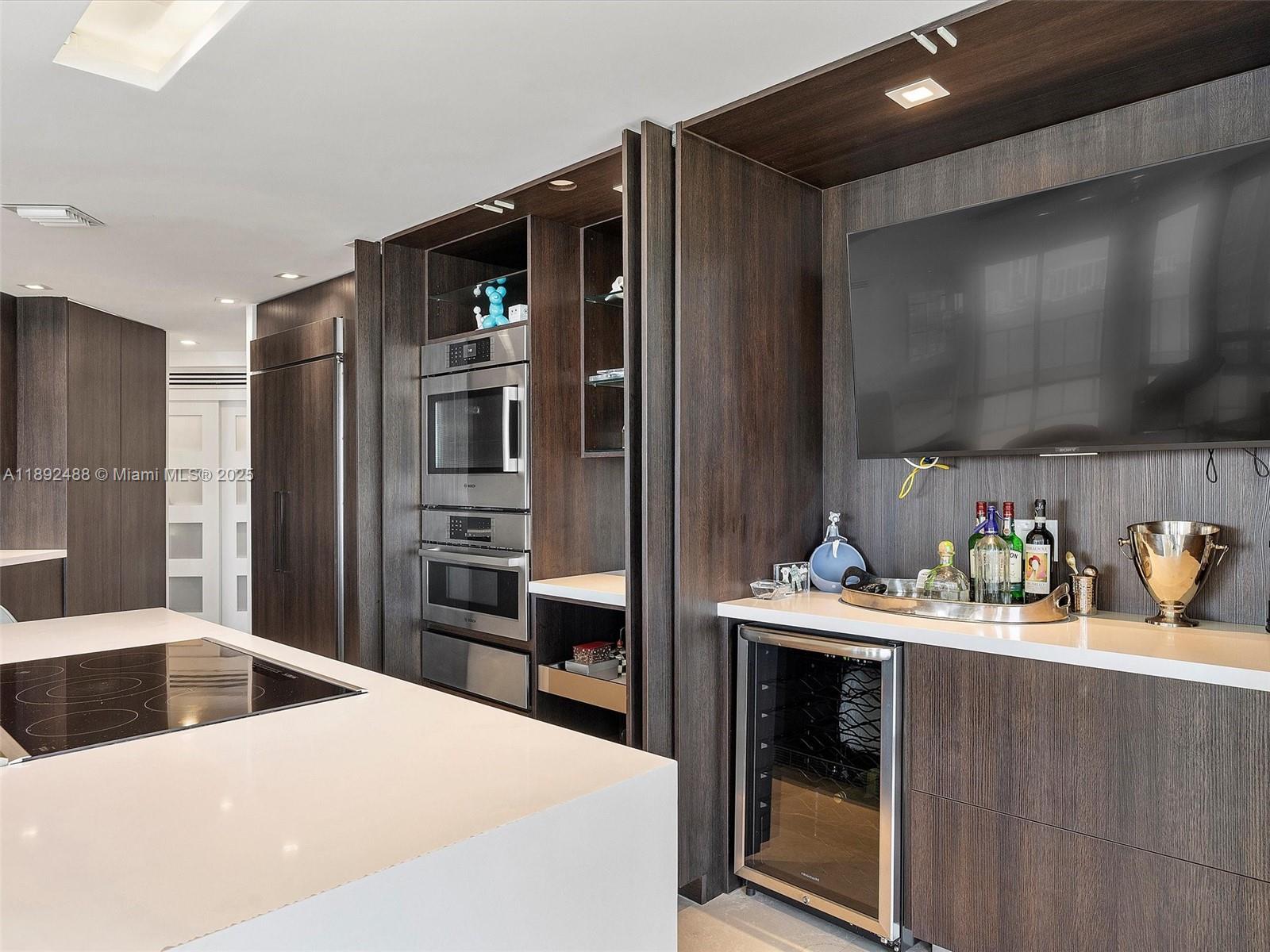 Ver detalles 606 2 / 2 2120 sq. ft. $ 2025-10-08 0 foto