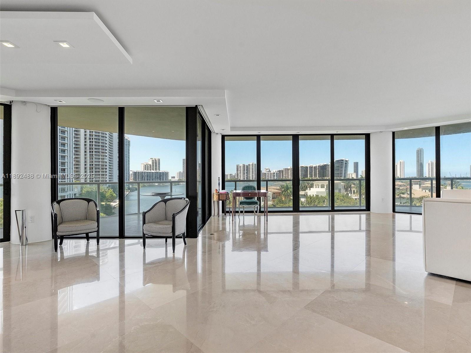 Ver detalles 606 2 / 2 2120 sq. ft. $ 2025-10-08 0 foto