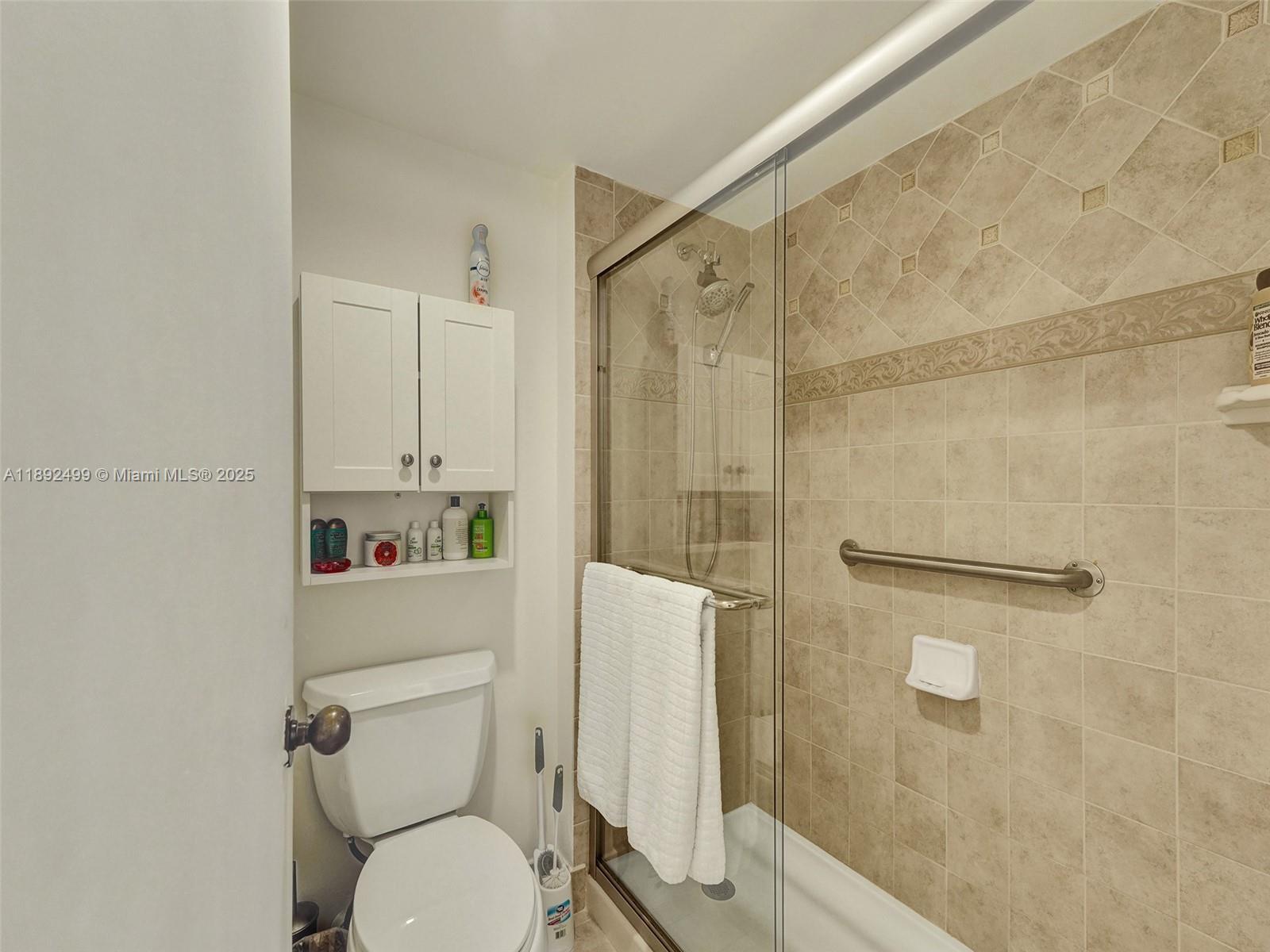 See details 2316 1 / 2 1061 sq. ft. $ 2025-10-08 0 Photo