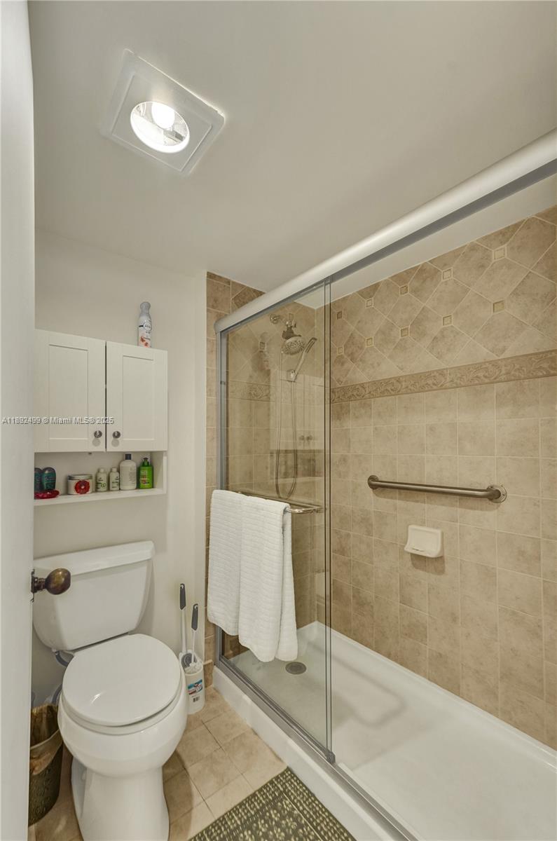 See details 2316 1 / 2 1061 sq. ft. $ 2025-10-08 0 Photo