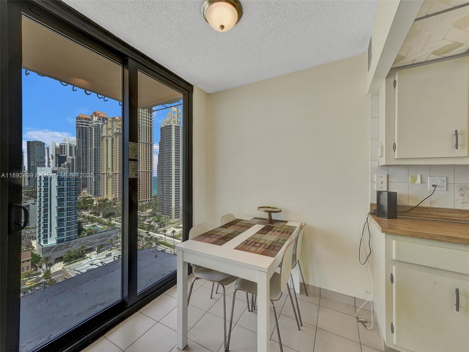 See details 2316 1 / 2 1061 sq. ft. $ 2025-10-08 0 Photo