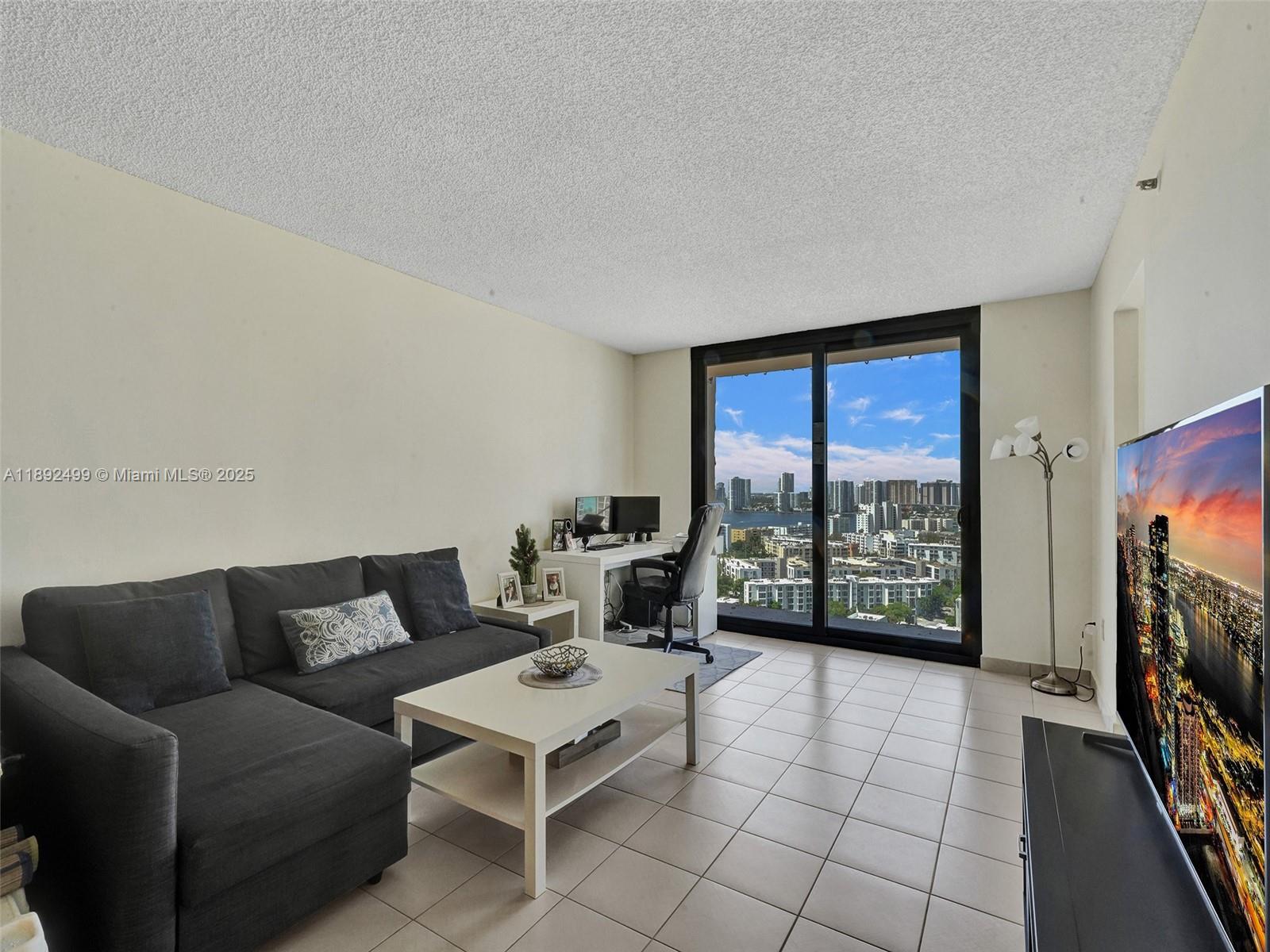 See details 2316 1 / 2 1061 sq. ft. $ 2025-10-08 0 Photo