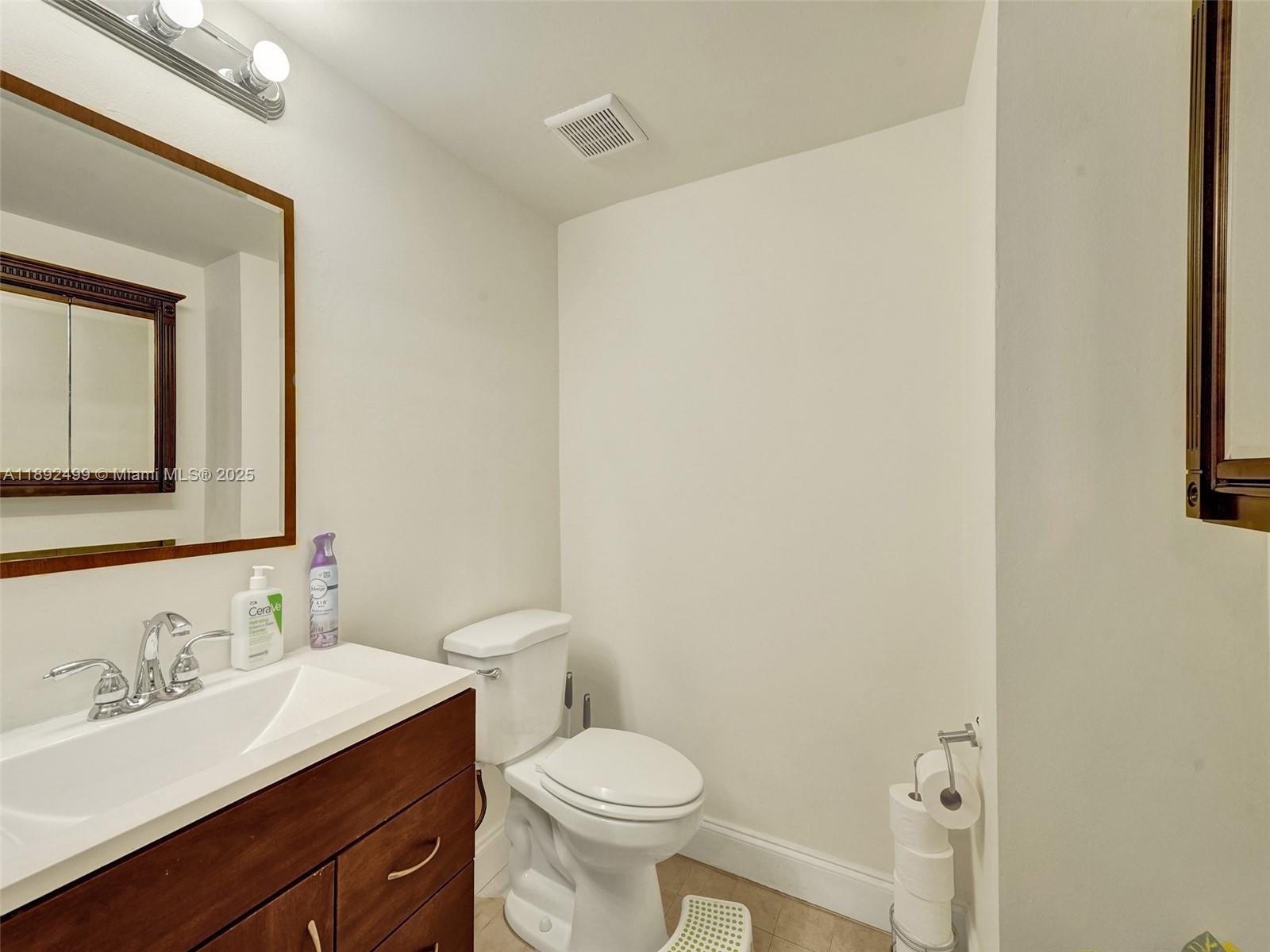 See details 2316 1 / 2 1061 sq. ft. $ 2025-10-08 0 Photo