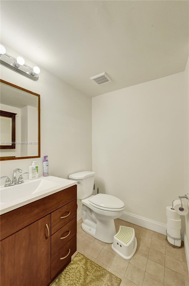 See details 2316 1 / 2 1061 sq. ft. $ 2025-10-08 0 Photo