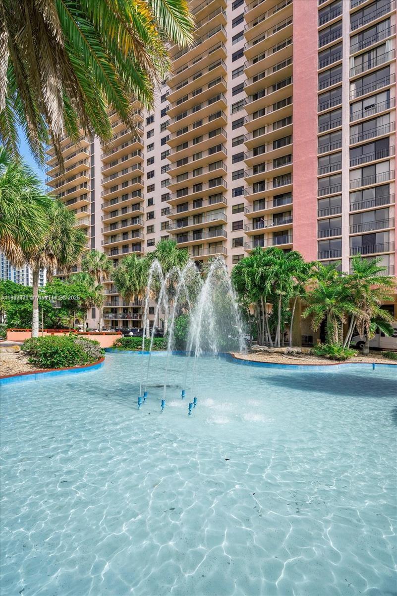 See details 2316 1 / 2 1061 sq. ft. $ 2025-10-08 0 Photo