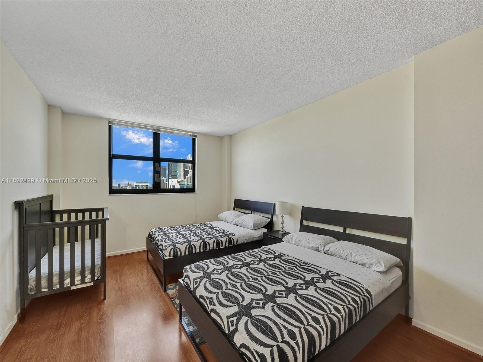 See details 2316 1 / 2 1061 sq. ft. $ 2025-10-08 0 Photo