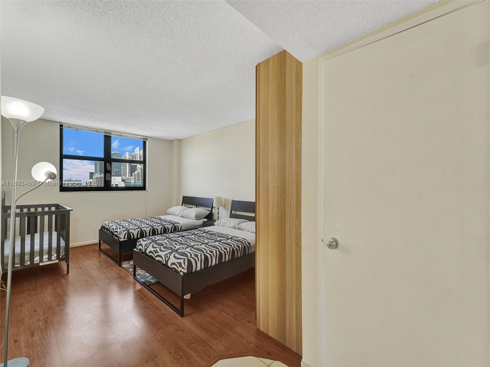 See details 2316 1 / 2 1061 sq. ft. $ 2025-10-08 0 Photo