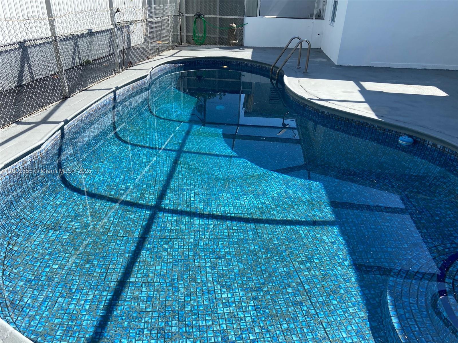 Ver detalles / sq. ft. $ 2025-10-08 0 foto