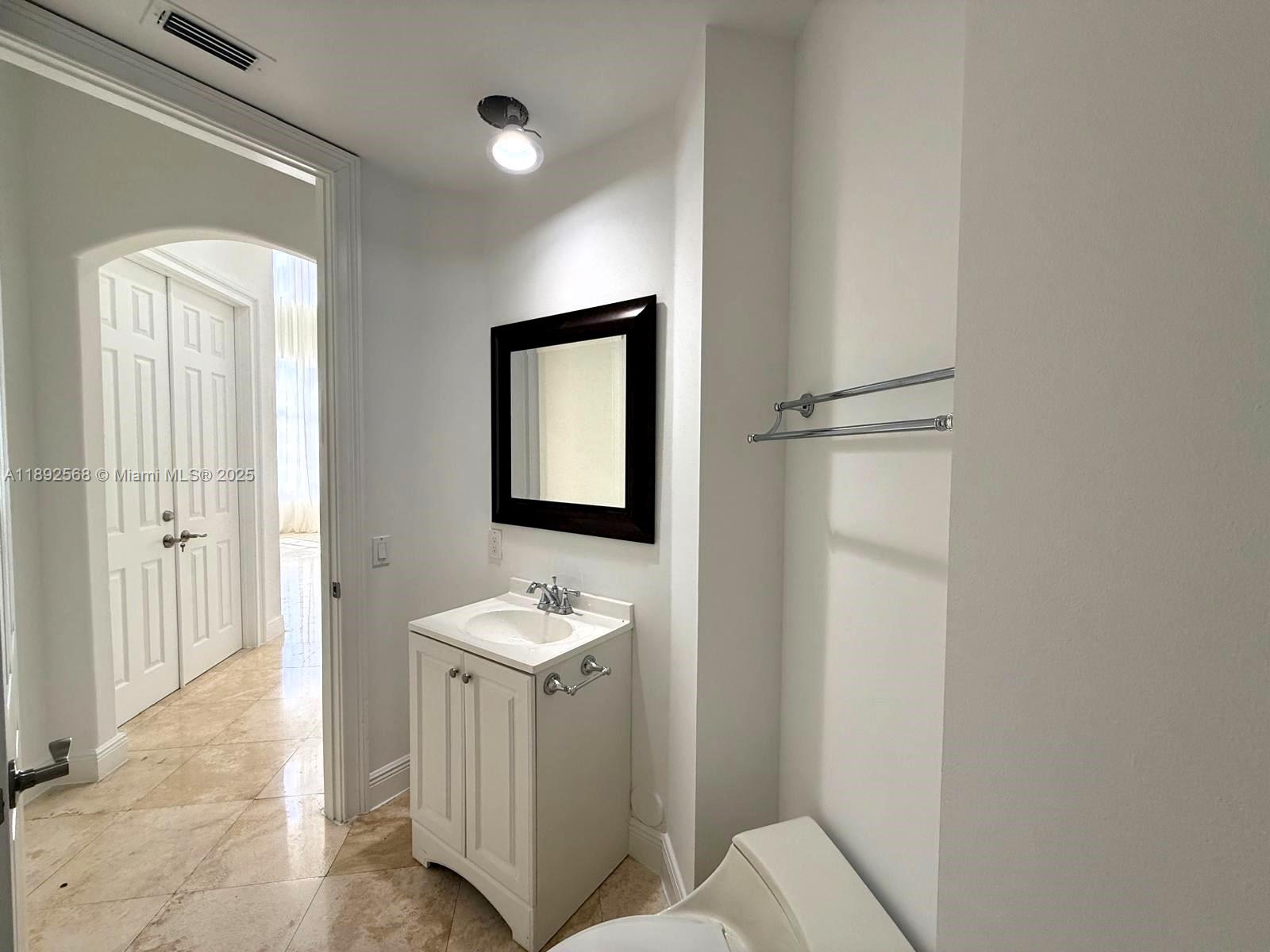 Photo of 996 Sanibel Dr  (996), Hollywood, Florida, 33019 - 