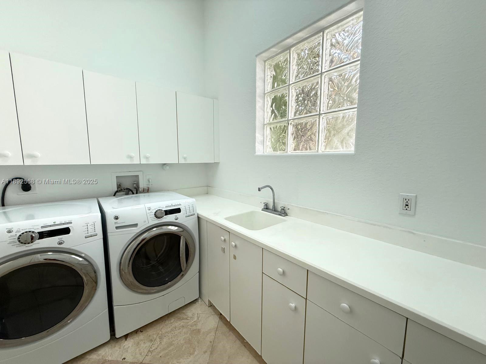 Photo of 996 Sanibel Dr  (996), Hollywood, Florida, 33019 - 