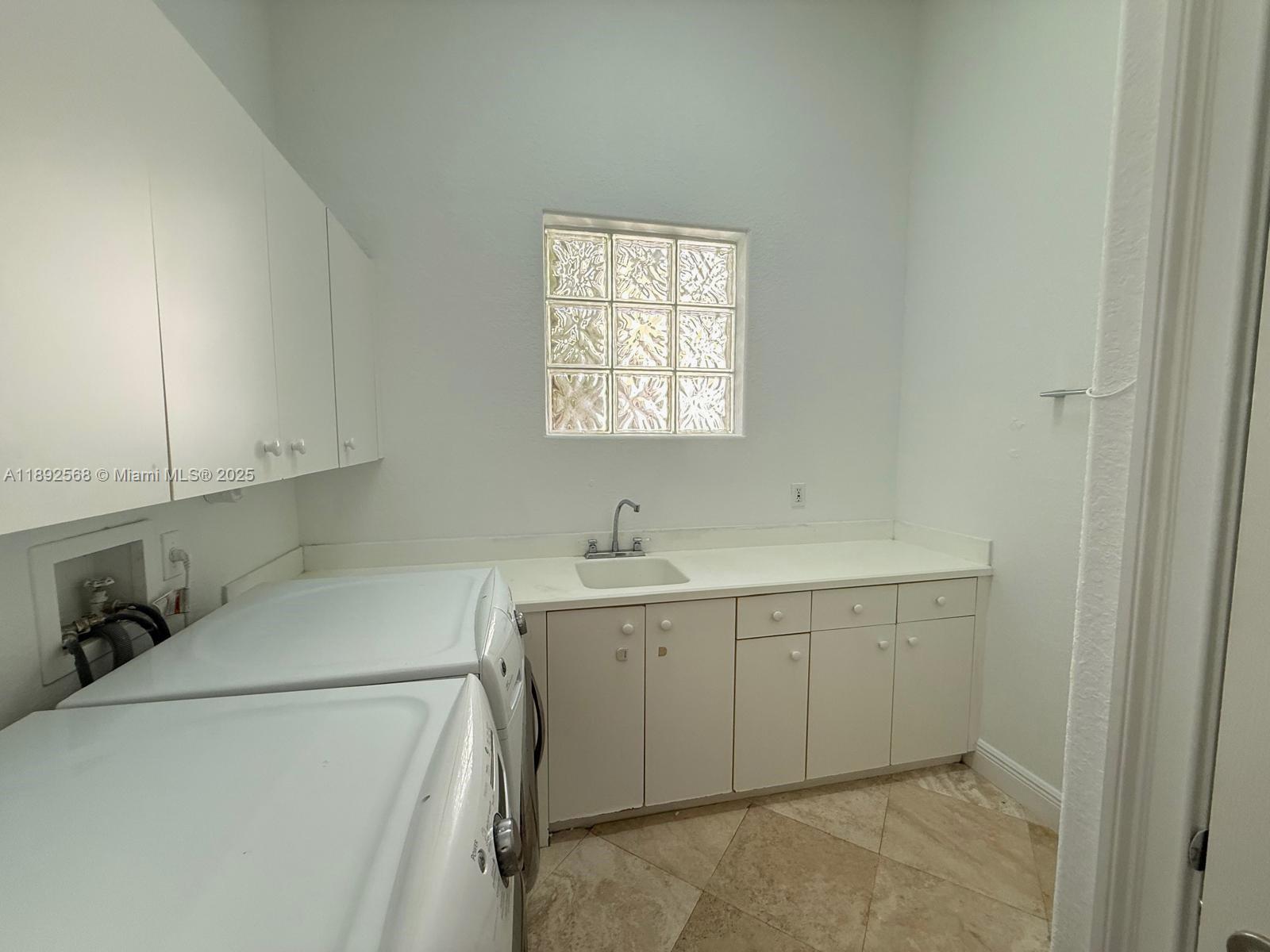 Photo of 996 Sanibel Dr  (996), Hollywood, Florida, 33019 - 