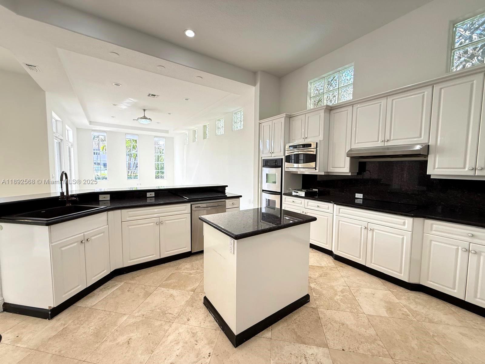 Photo of 996 Sanibel Dr  (996), Hollywood, Florida, 33019 - 