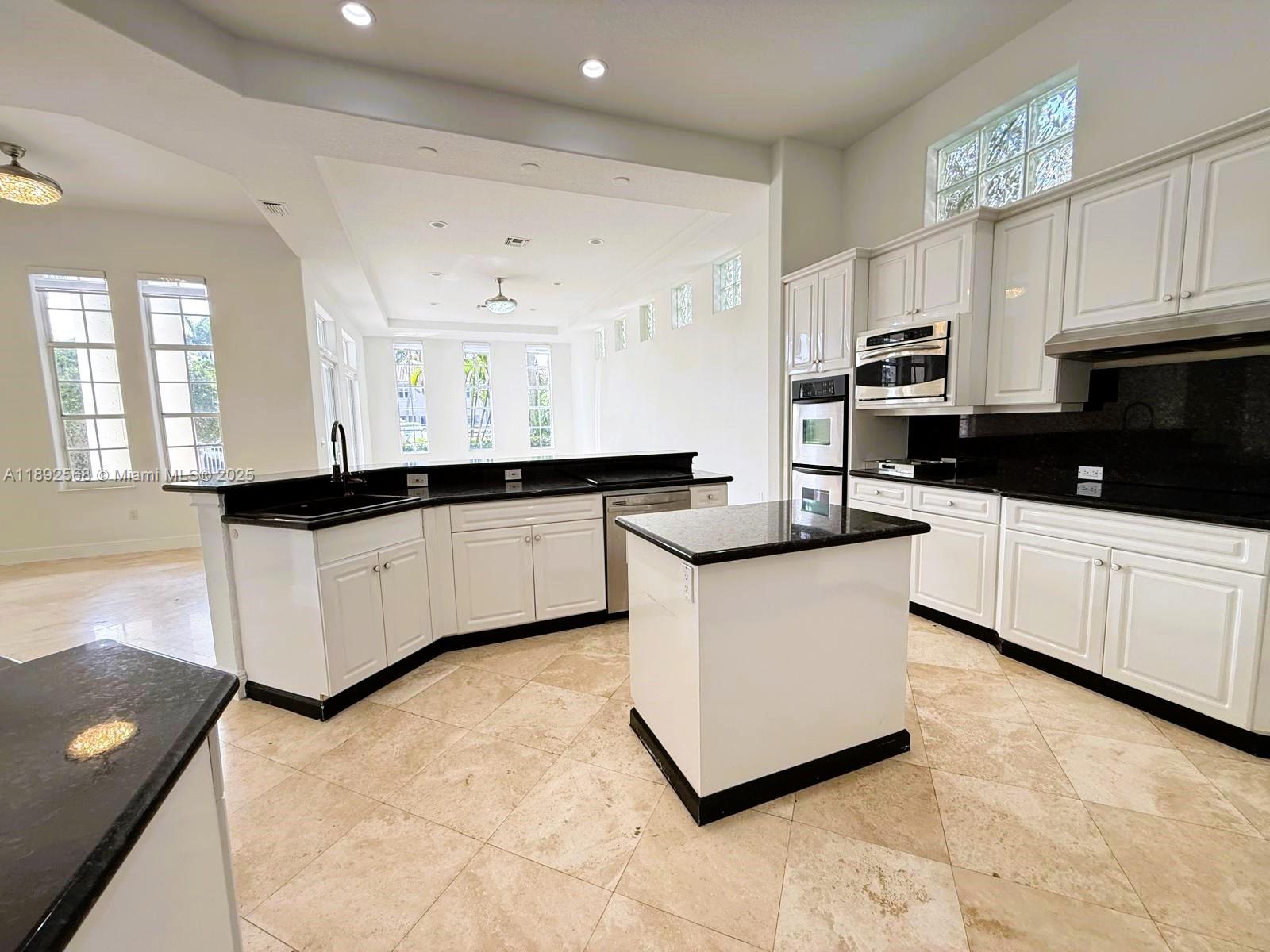 Photo of 996 Sanibel Dr  (996), Hollywood, Florida, 33019 - 