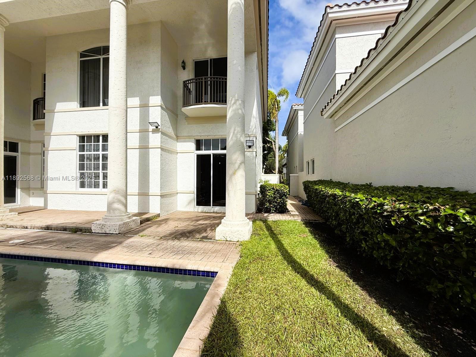 Photo of 996 Sanibel Dr  (996), Hollywood, Florida, 33019 - 