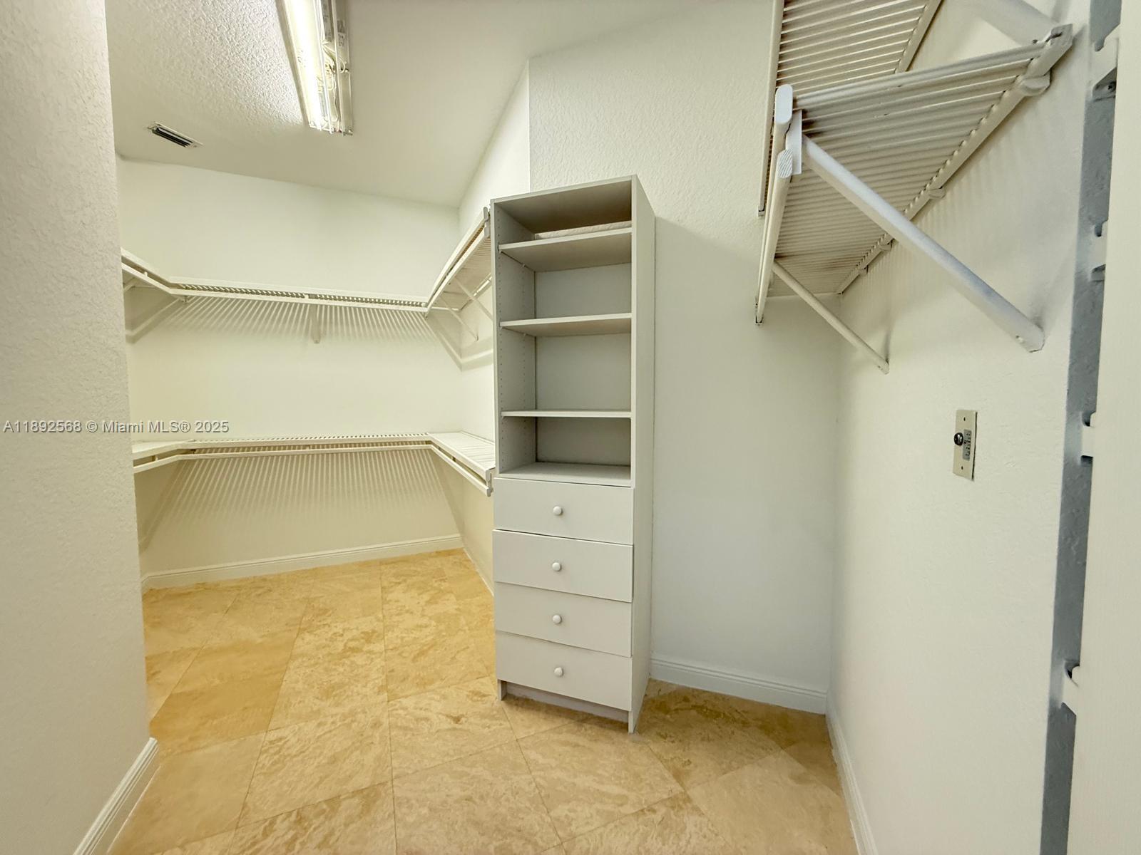 Photo of 996 Sanibel Dr  (996), Hollywood, Florida, 33019 - 