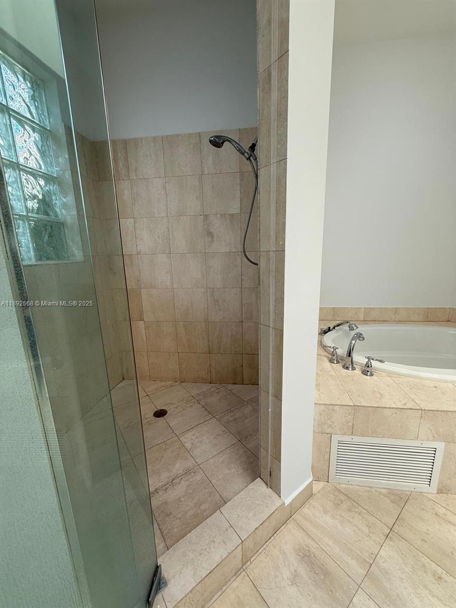 Photo of 996 Sanibel Dr  (996), Hollywood, Florida, 33019 - 