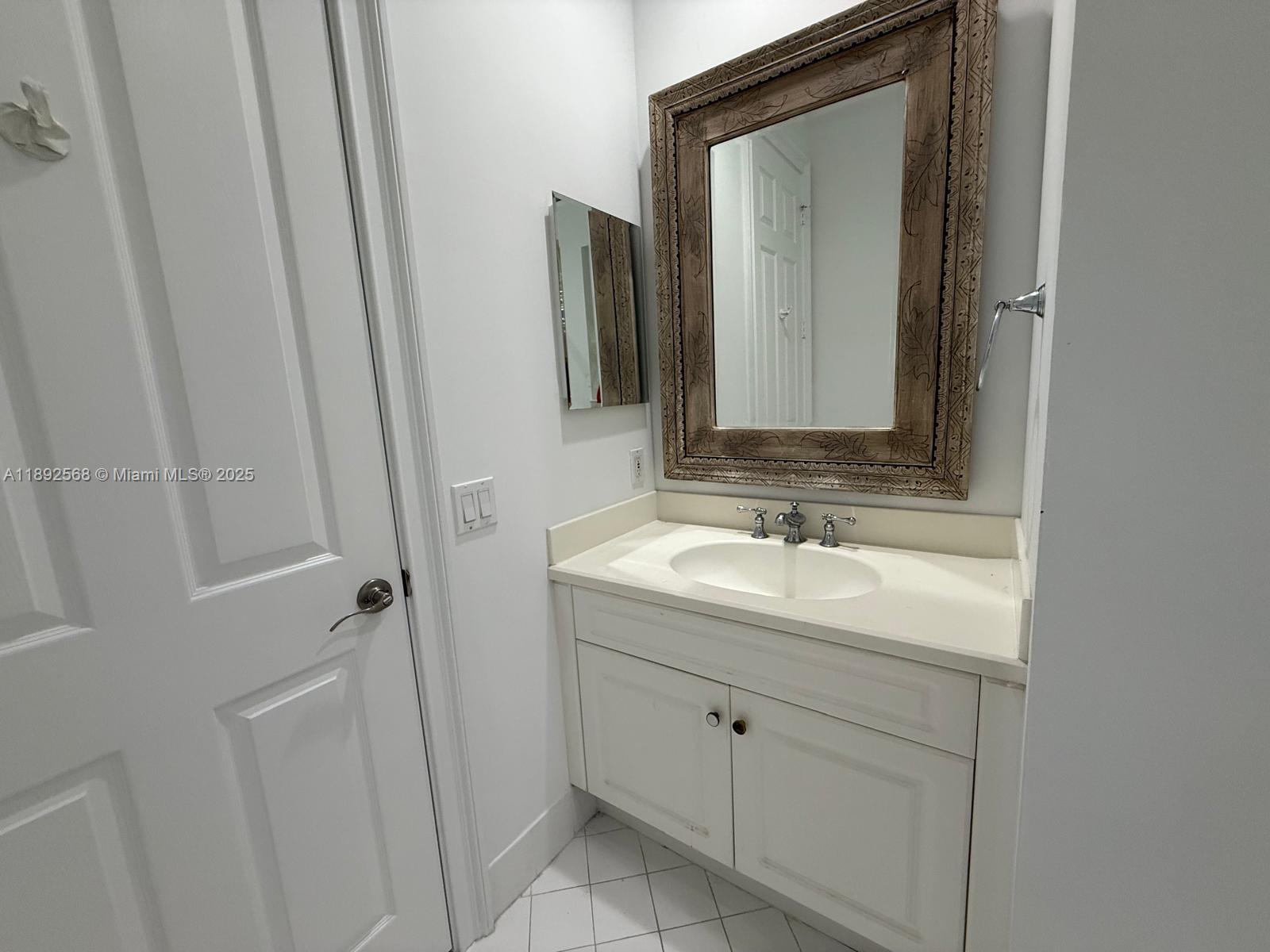 Photo of 996 Sanibel Dr  (996), Hollywood, Florida, 33019 - 