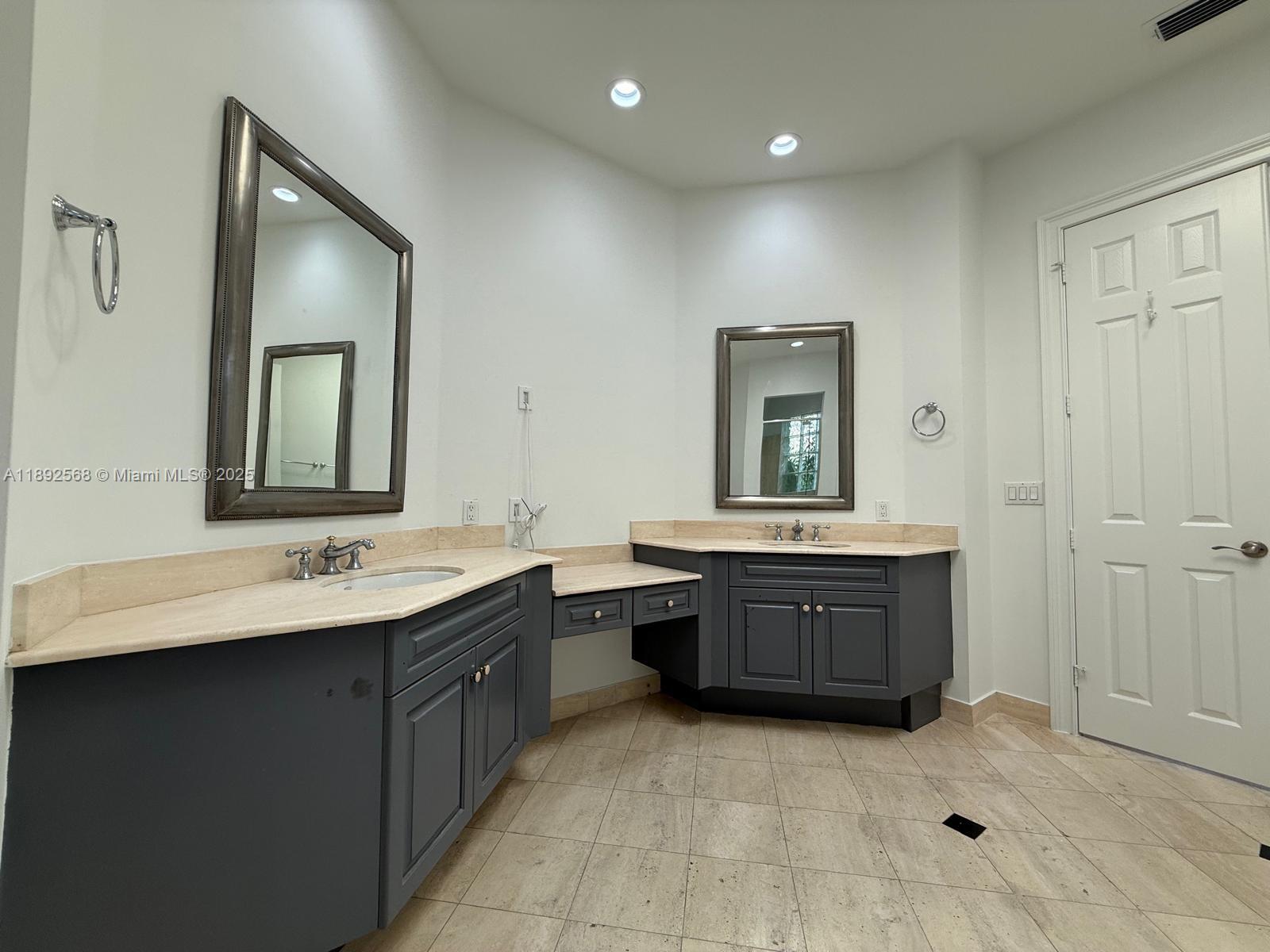 Photo of 996 Sanibel Dr  (996), Hollywood, Florida, 33019 - 