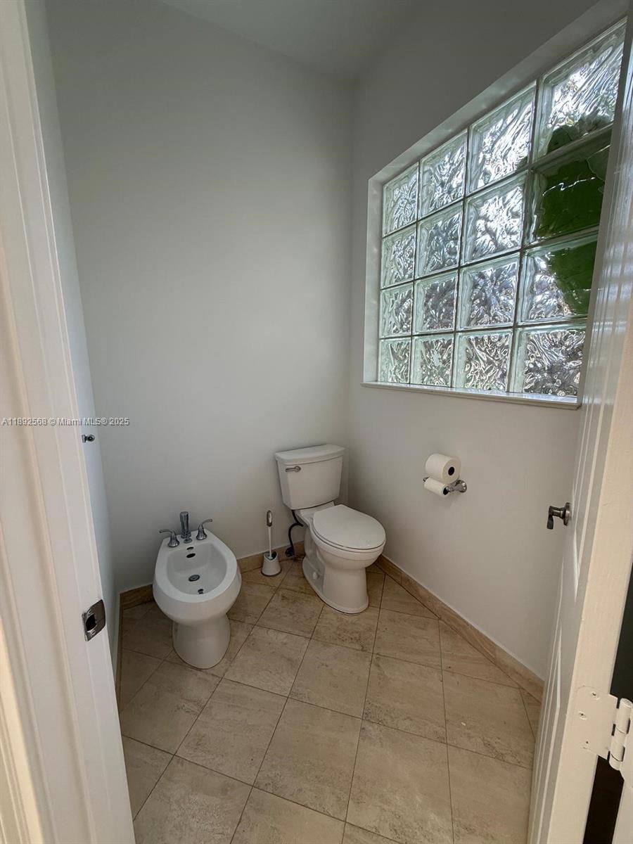 Photo of 996 Sanibel Dr  (996), Hollywood, Florida, 33019 - 